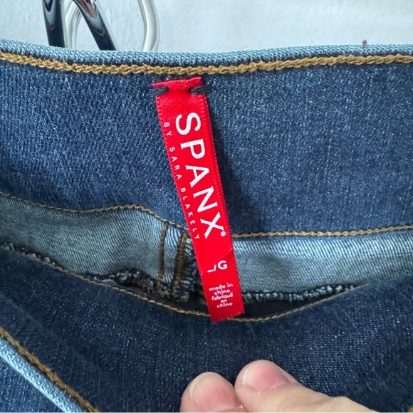 Spanx pull on lightly distressed medium washed skinny jeans Size Large - Picture 4 of 7